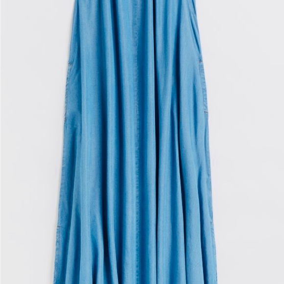 Vacation Ready 😍 Beautiful Maxi Denim Dress - Picture 15 of 16